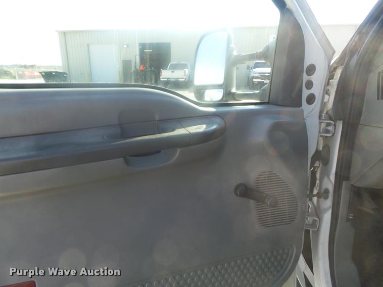 image for item K7722 2004 Ford F550 XL Crew Cab utility bed