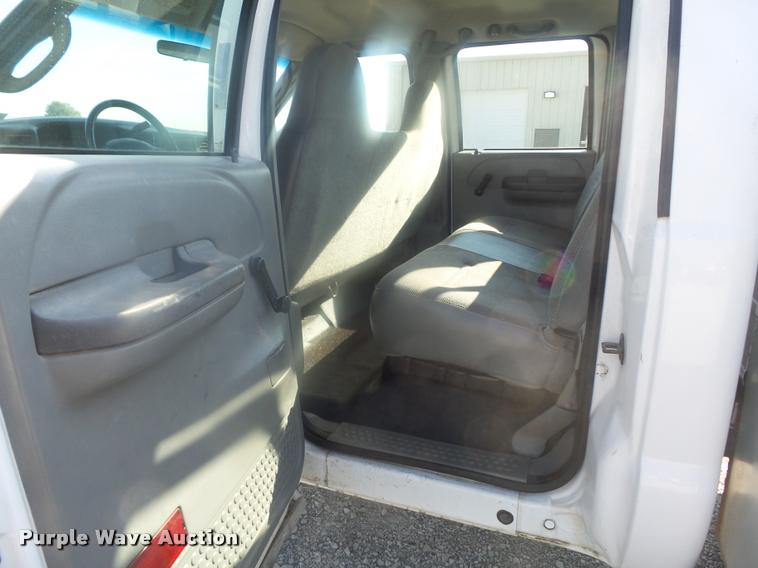 image for item K7722 2004 Ford F550 XL Crew Cab utility bed