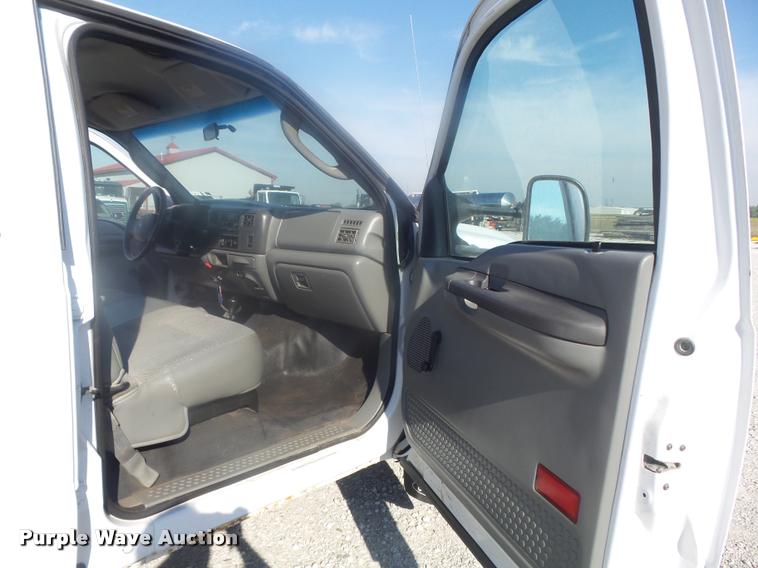 image for item K7722 2004 Ford F550 XL Crew Cab utility bed