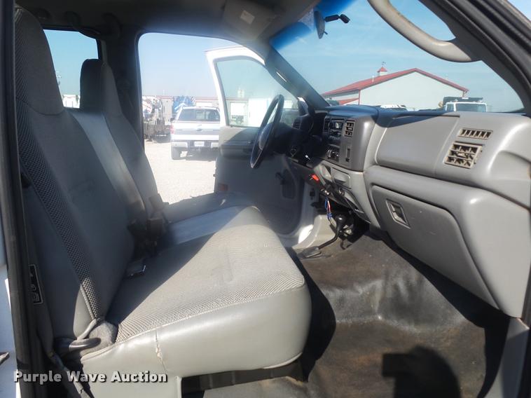 image for item K7722 2004 Ford F550 XL Crew Cab utility bed