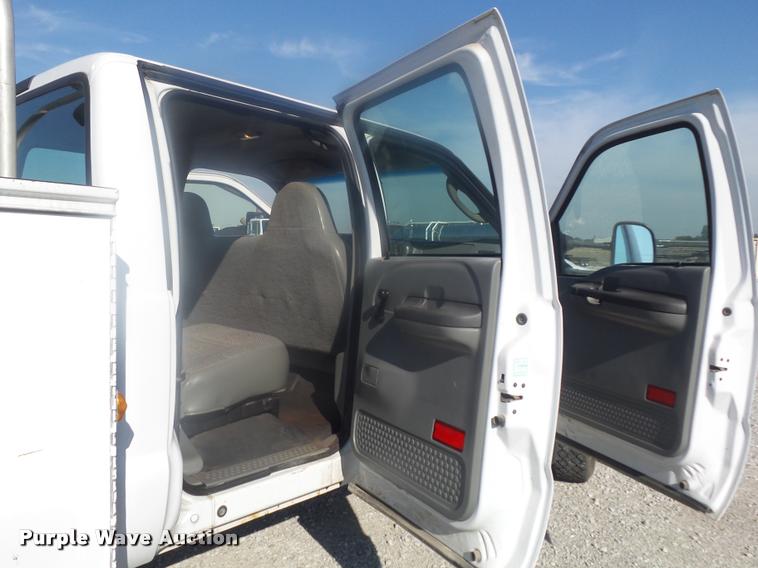 image for item K7722 2004 Ford F550 XL Crew Cab utility bed