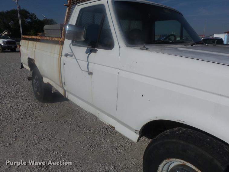 image for item K7723 1997 Ford F250 HD pickup truck