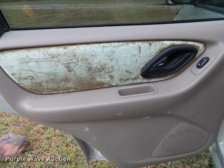 image for item K8173 2003 Ford Escape Limited SUV