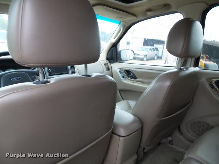 image for item K8173 2003 Ford Escape Limited SUV