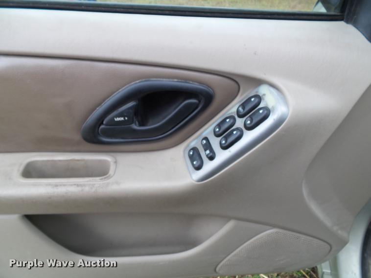 image for item K8173 2003 Ford Escape Limited SUV