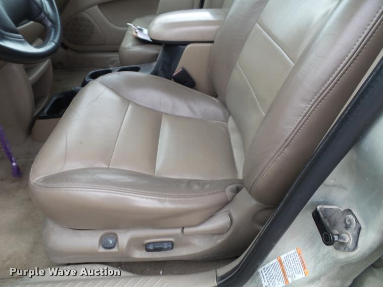 image for item K8173 2003 Ford Escape Limited SUV