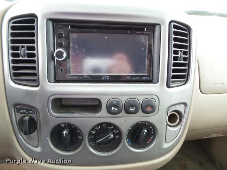 image for item K8173 2003 Ford Escape Limited SUV