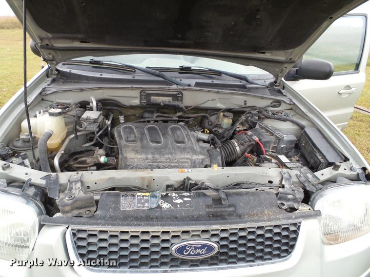 image for item K8173 2003 Ford Escape Limited SUV