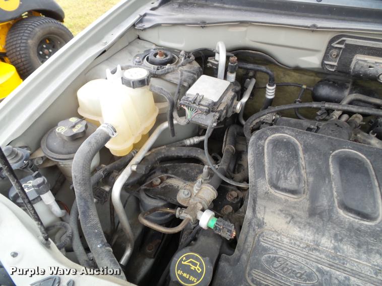 image for item K8173 2003 Ford Escape Limited SUV