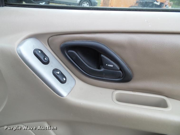 image for item K8173 2003 Ford Escape Limited SUV