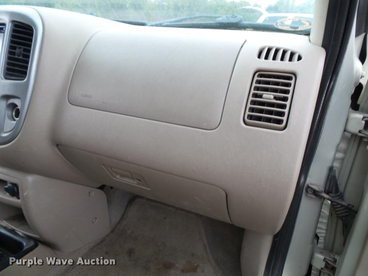 image for item K8173 2003 Ford Escape Limited SUV