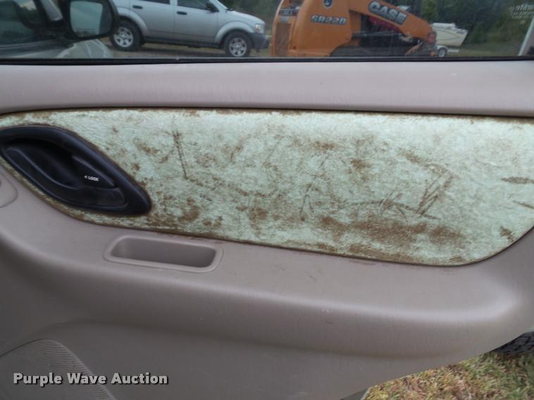 image for item K8173 2003 Ford Escape Limited SUV