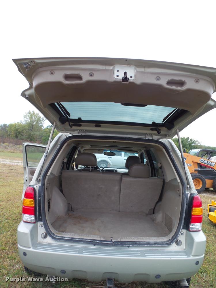 image for item K8173 2003 Ford Escape Limited SUV