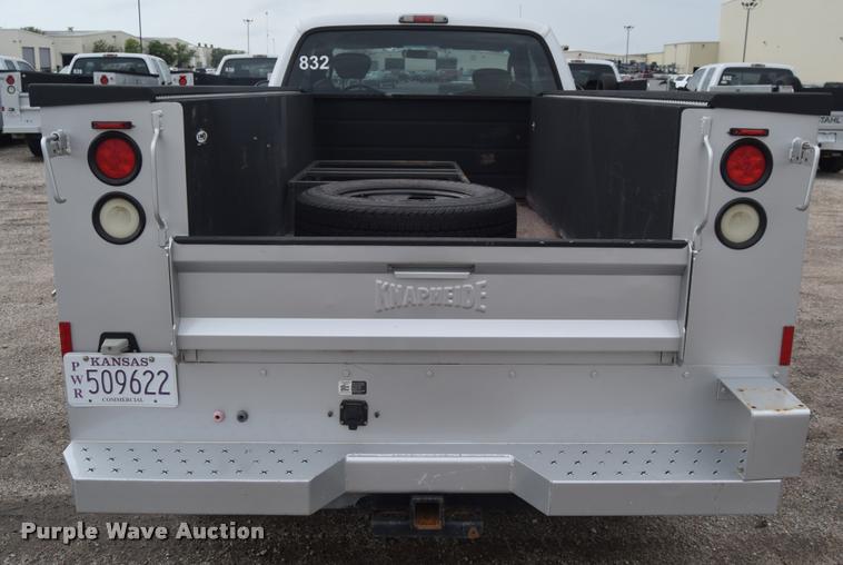 image for item L2586 2006 Ford F350 XLT Super Duty SuperCab utility truck