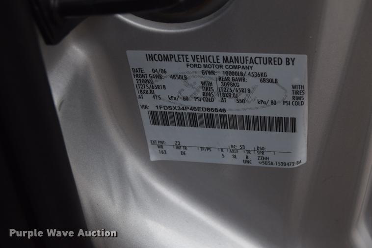 image for item L2586 2006 Ford F350 XLT Super Duty SuperCab utility truck