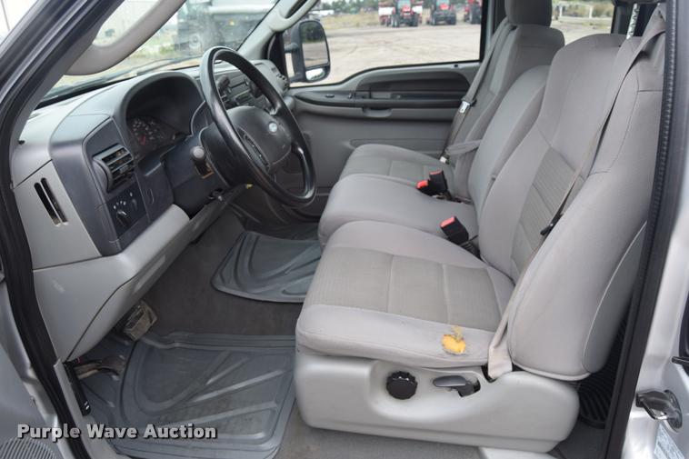 image for item L2586 2006 Ford F350 XLT Super Duty SuperCab utility truck