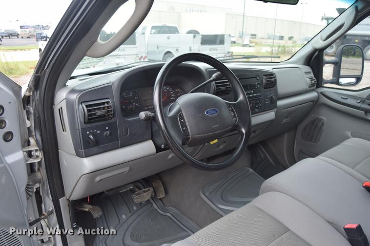 image for item L2586 2006 Ford F350 XLT Super Duty SuperCab utility truck
