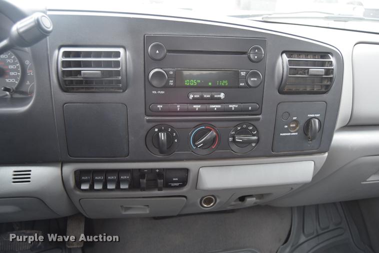 image for item L2586 2006 Ford F350 XLT Super Duty SuperCab utility truck