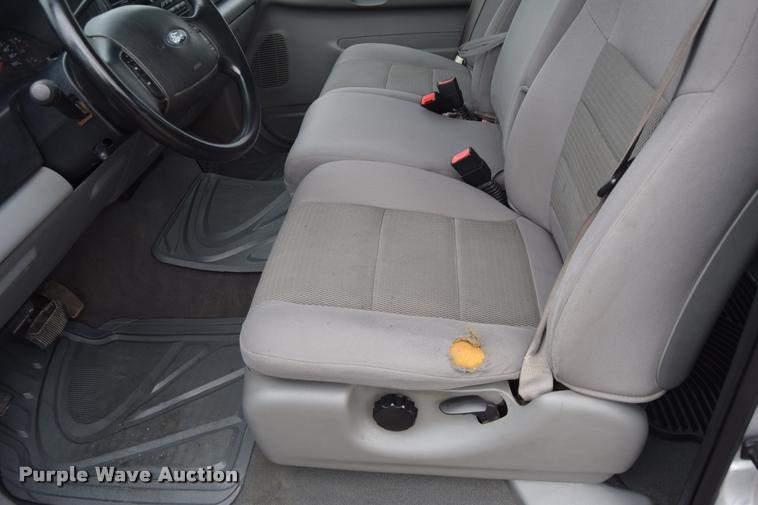 image for item L2586 2006 Ford F350 XLT Super Duty SuperCab utility truck