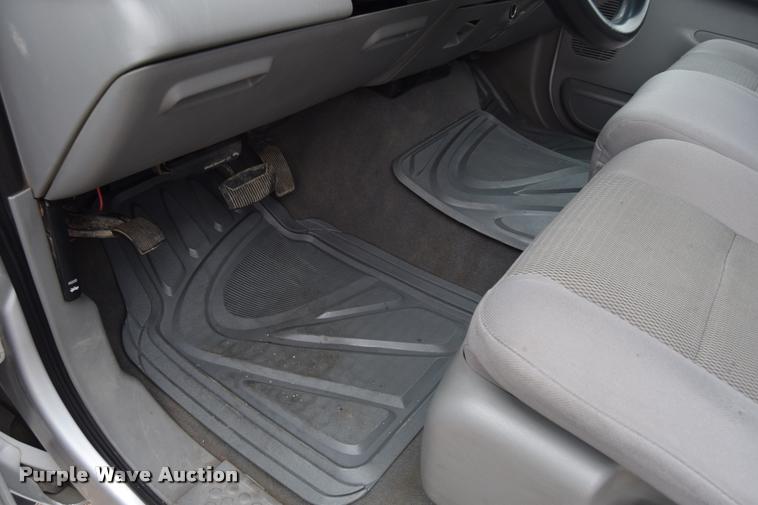 image for item L2586 2006 Ford F350 XLT Super Duty SuperCab utility truck