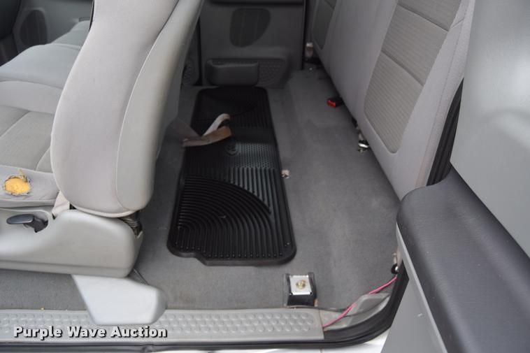 image for item L2586 2006 Ford F350 XLT Super Duty SuperCab utility truck