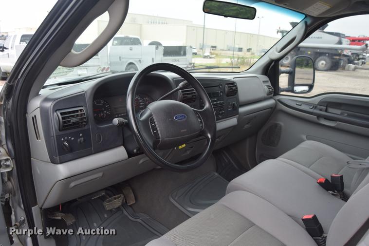 image for item L2586 2006 Ford F350 XLT Super Duty SuperCab utility truck