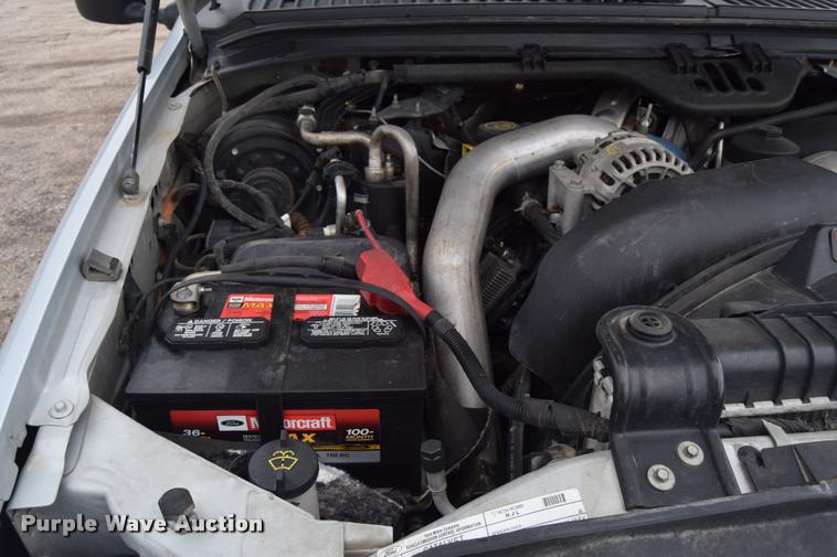 image for item L2586 2006 Ford F350 XLT Super Duty SuperCab utility truck