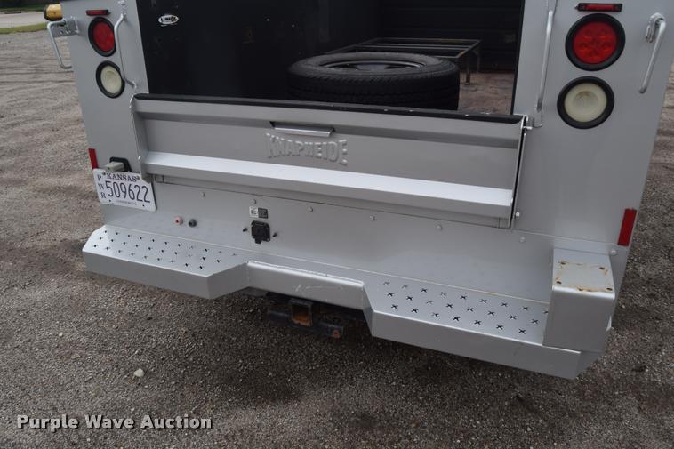 image for item L2586 2006 Ford F350 XLT Super Duty SuperCab utility truck