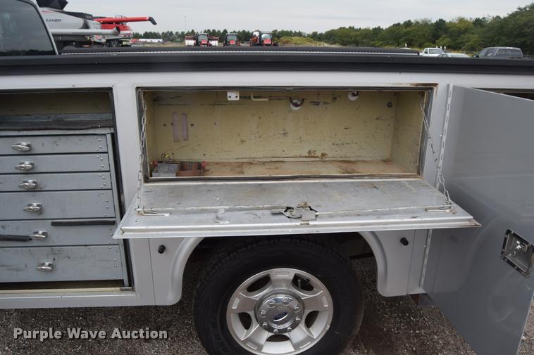 image for item L2586 2006 Ford F350 XLT Super Duty SuperCab utility truck