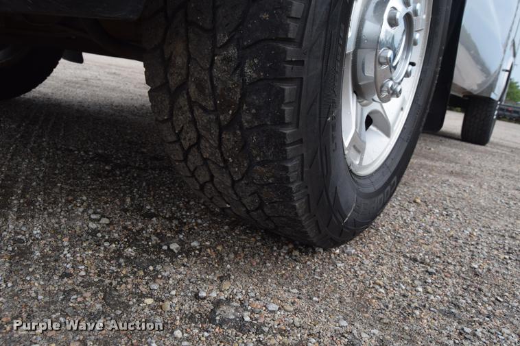 image for item L2586 2006 Ford F350 XLT Super Duty SuperCab utility truck