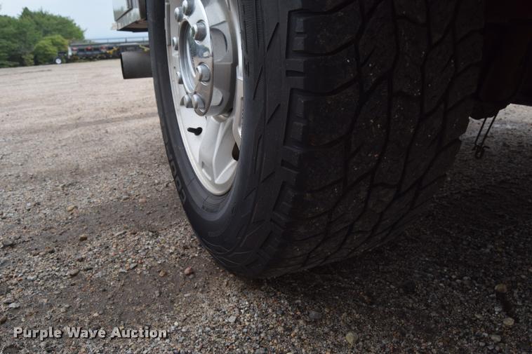 image for item L2586 2006 Ford F350 XLT Super Duty SuperCab utility truck