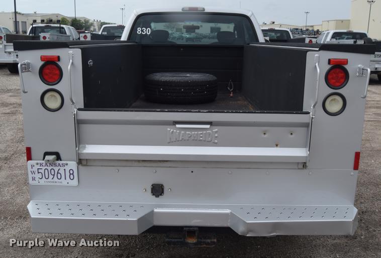 image for item L2587 2006 Ford F350 XLT Super Duty SuperCab utility truck