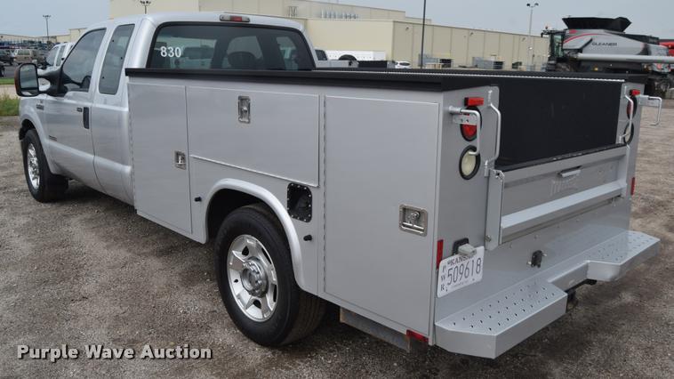 image for item L2587 2006 Ford F350 XLT Super Duty SuperCab utility truck