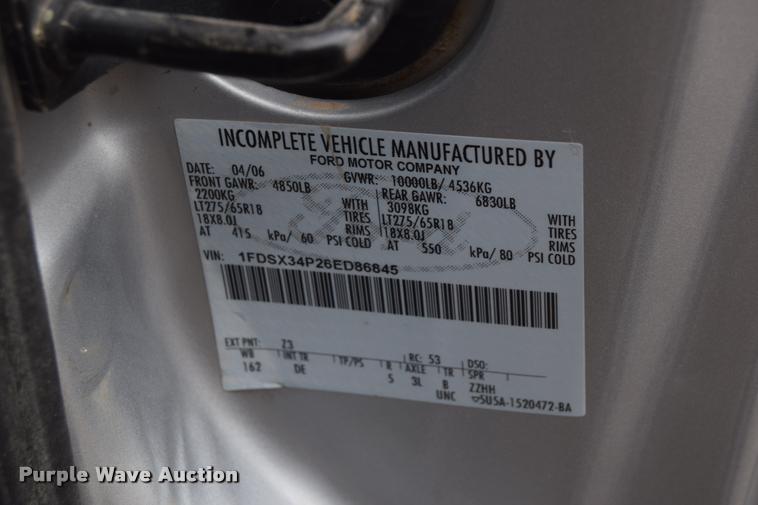 image for item L2587 2006 Ford F350 XLT Super Duty SuperCab utility truck