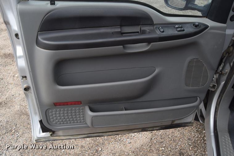 image for item L2587 2006 Ford F350 XLT Super Duty SuperCab utility truck