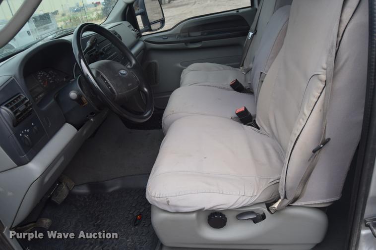 image for item L2587 2006 Ford F350 XLT Super Duty SuperCab utility truck