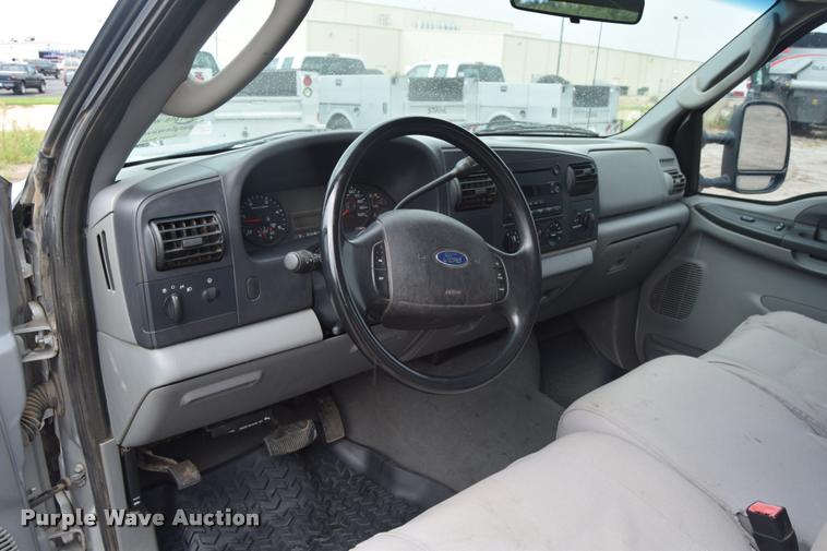 image for item L2587 2006 Ford F350 XLT Super Duty SuperCab utility truck