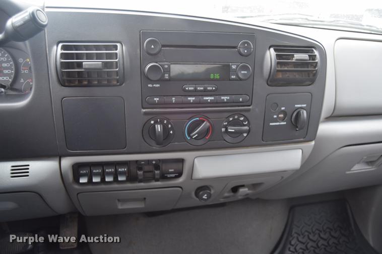 image for item L2587 2006 Ford F350 XLT Super Duty SuperCab utility truck