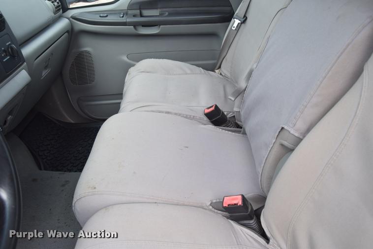 image for item L2587 2006 Ford F350 XLT Super Duty SuperCab utility truck