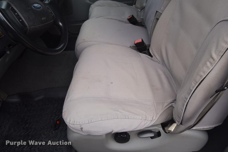 image for item L2587 2006 Ford F350 XLT Super Duty SuperCab utility truck