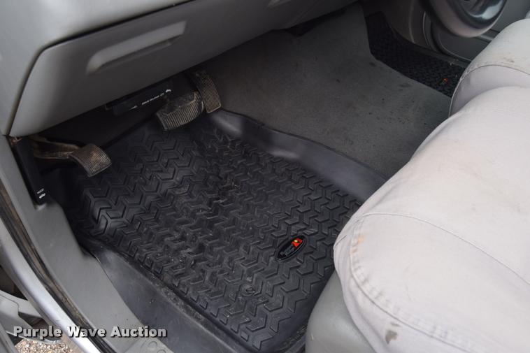 image for item L2587 2006 Ford F350 XLT Super Duty SuperCab utility truck