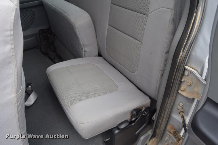 image for item L2587 2006 Ford F350 XLT Super Duty SuperCab utility truck