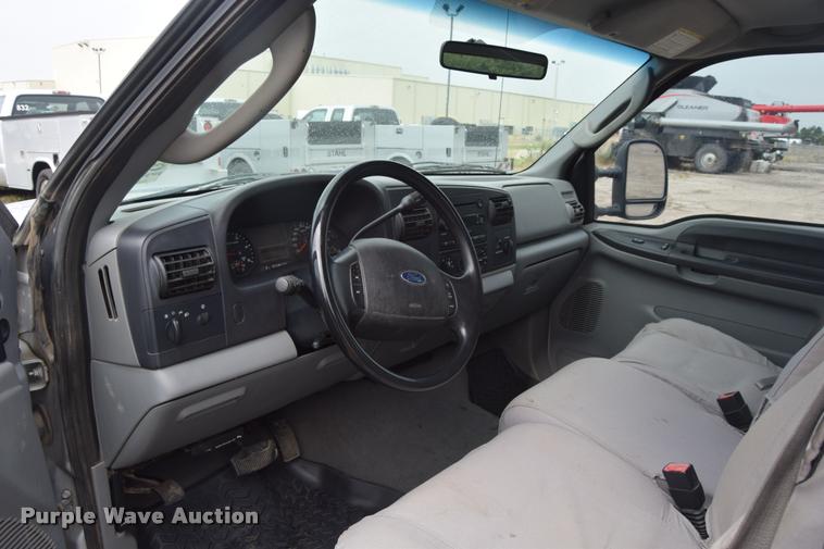 image for item L2587 2006 Ford F350 XLT Super Duty SuperCab utility truck