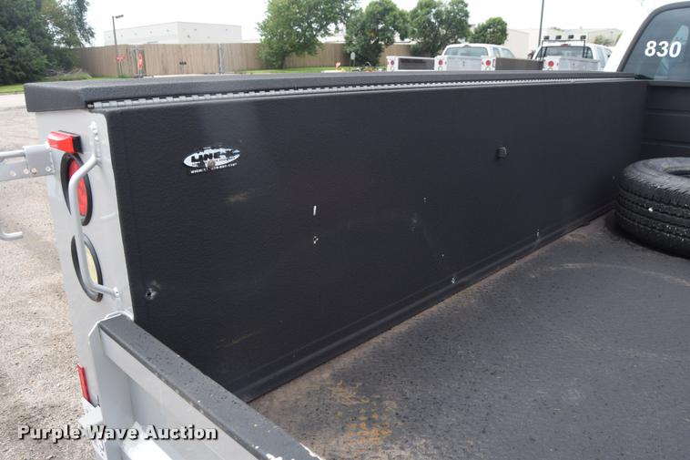 image for item L2587 2006 Ford F350 XLT Super Duty SuperCab utility truck
