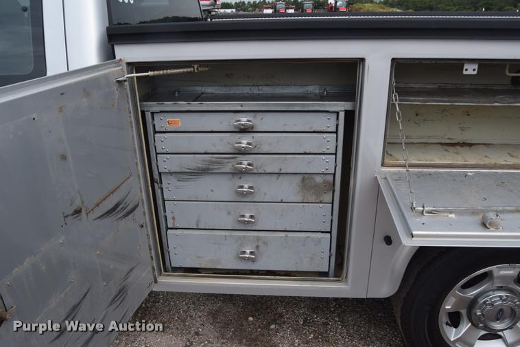 image for item L2587 2006 Ford F350 XLT Super Duty SuperCab utility truck