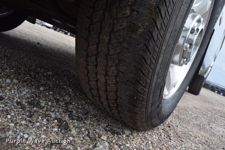 image for item L2587 2006 Ford F350 XLT Super Duty SuperCab utility truck