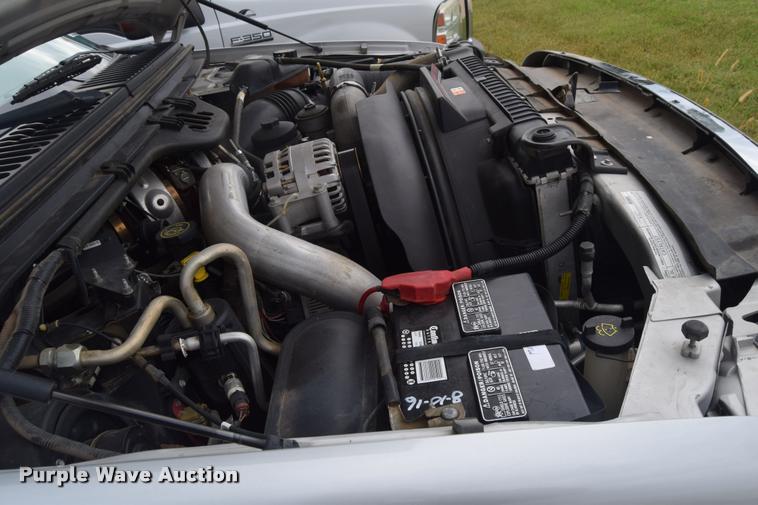 image for item L2587 2006 Ford F350 XLT Super Duty SuperCab utility truck