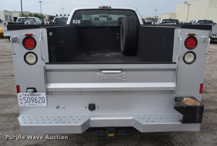 image for item L2588 2006 Ford F350 XLT Super Duty SuperCab utility truck