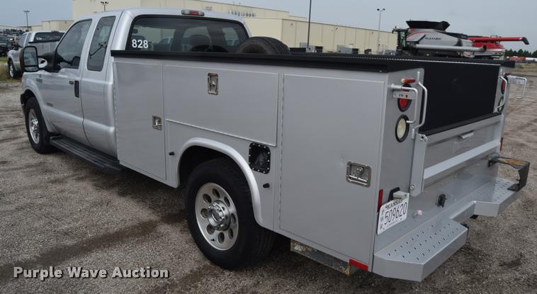 image for item L2588 2006 Ford F350 XLT Super Duty SuperCab utility truck