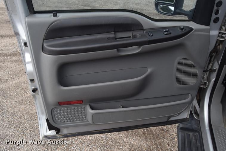 image for item L2588 2006 Ford F350 XLT Super Duty SuperCab utility truck